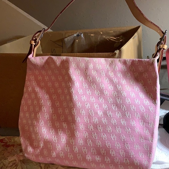 Dooney and Bourke shoulder bag - Picture 1 of 8